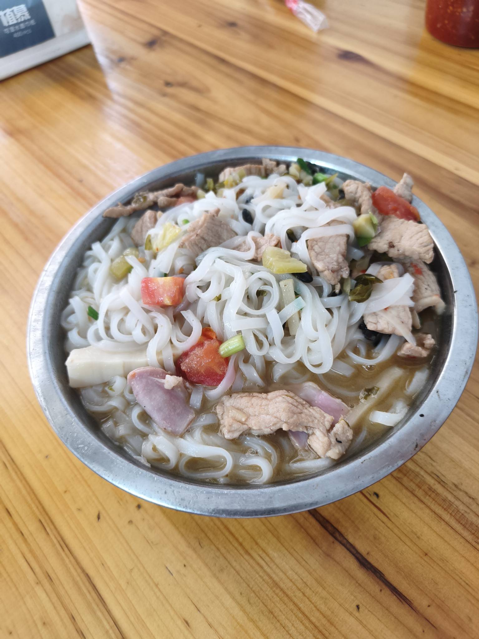 大清早就停电，觉都睡不了，只好爬起来吃碗粉去工作了

67 / 作者:陈二胖 / 