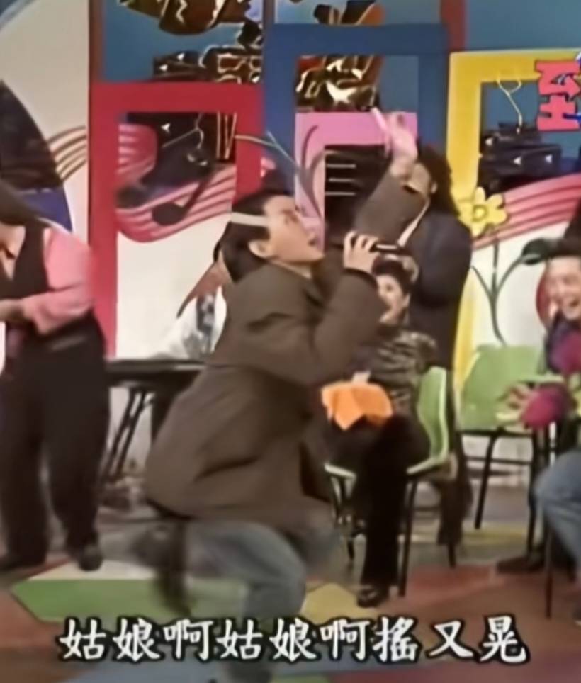 姑娘呀姑娘摇又晃，姑娘呀姑娘杨柳腰


79 / 作者:卡农大元帅 / 