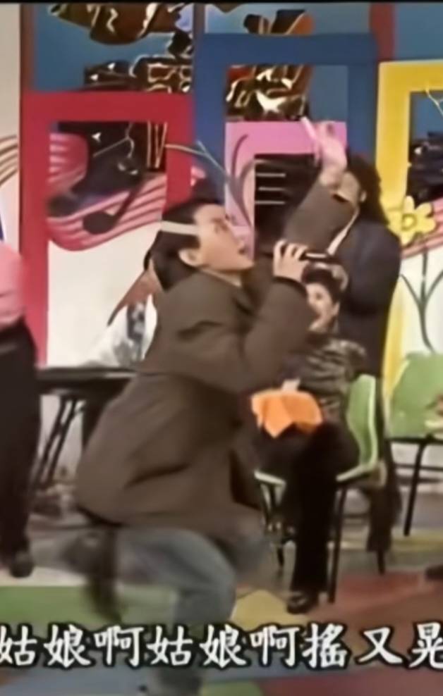 姑娘呀姑娘摇又晃，姑娘呀姑娘杨柳腰


62 / 作者:卡农大元帅 / 