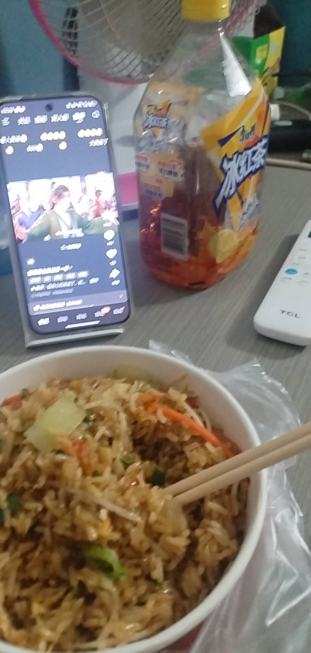 饿得睡不着，必须吃饱

4 / 作者:湖南陈小春 / 