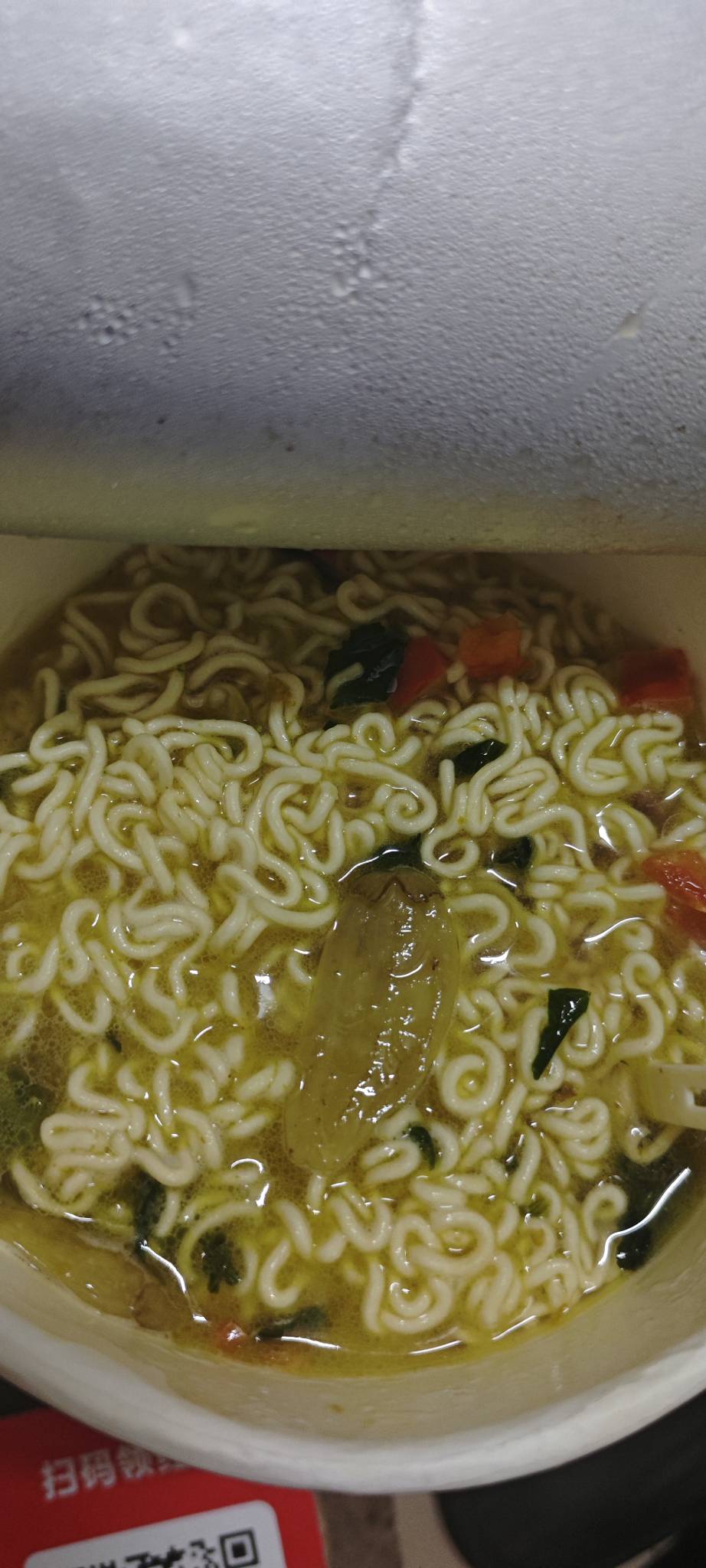 夜半孤灯照陋室，
一壶开水泡面香。
可怜三餐皆此物，
何时能尝饭菜芳？

囊中羞涩难88 / 作者:撸毛小王子 / 
