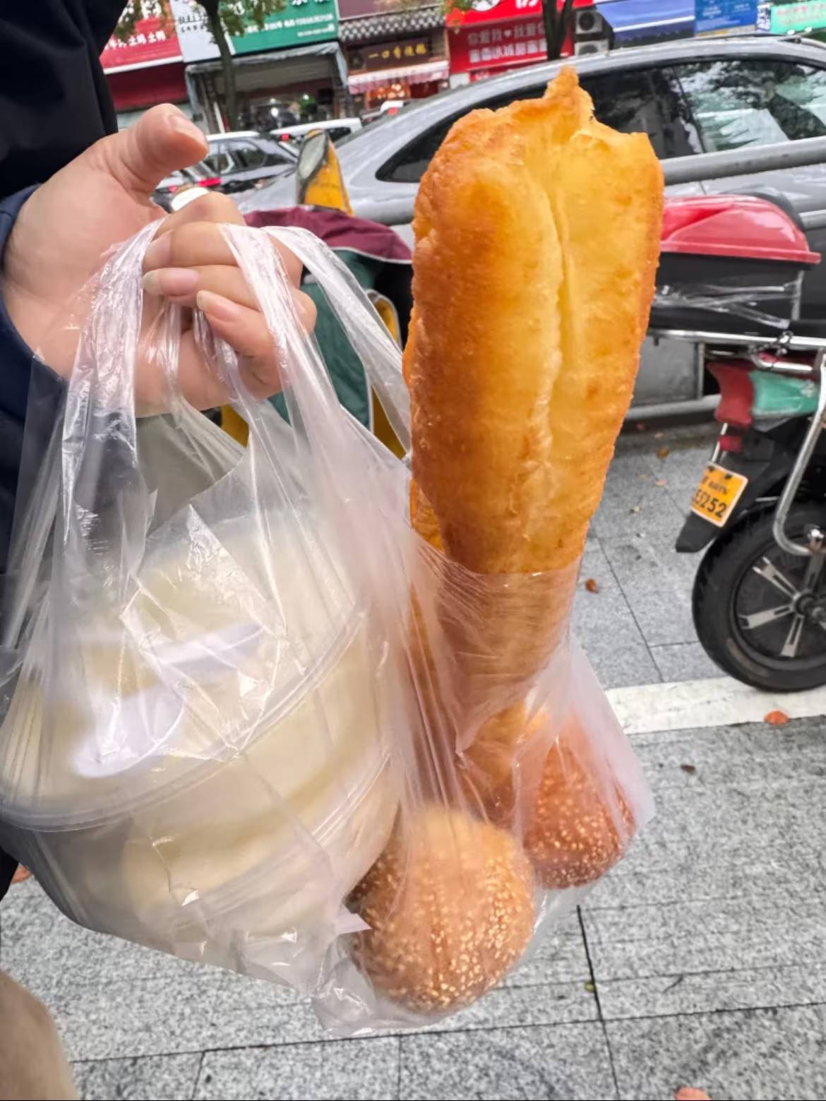吃早餐了兄弟们

85 / 作者:人到万难需放胆 / 
