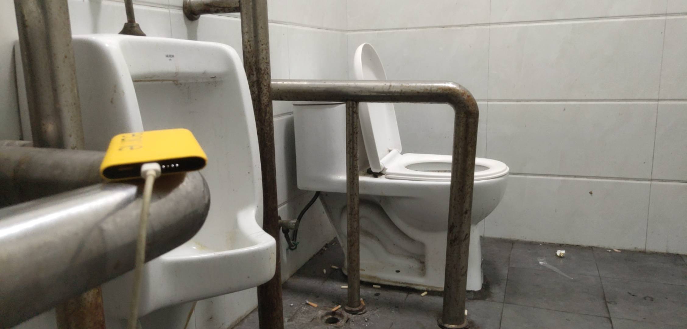 老哥们在哪里挂壁，我在厕所挂壁。

88 / 作者:南港初晴、 / 