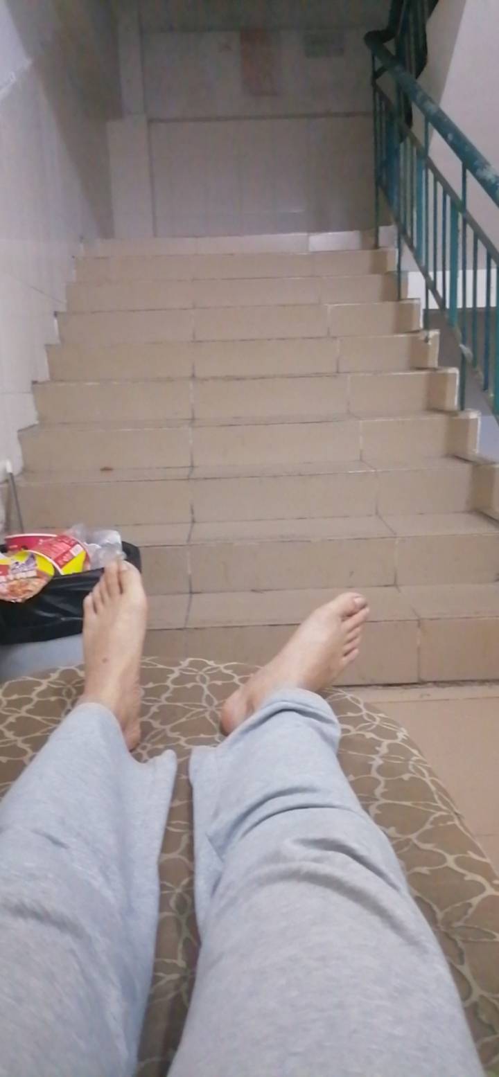 有个好位置，睡觉，唉，蚊子又多，挂b了

18 / 作者:挂壁仔@ / 
