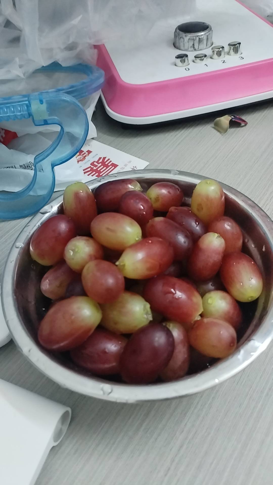 吃上了，听说老哥人人8.5。买一盘水果花了13

32 / 作者:湖南陈小春 / 