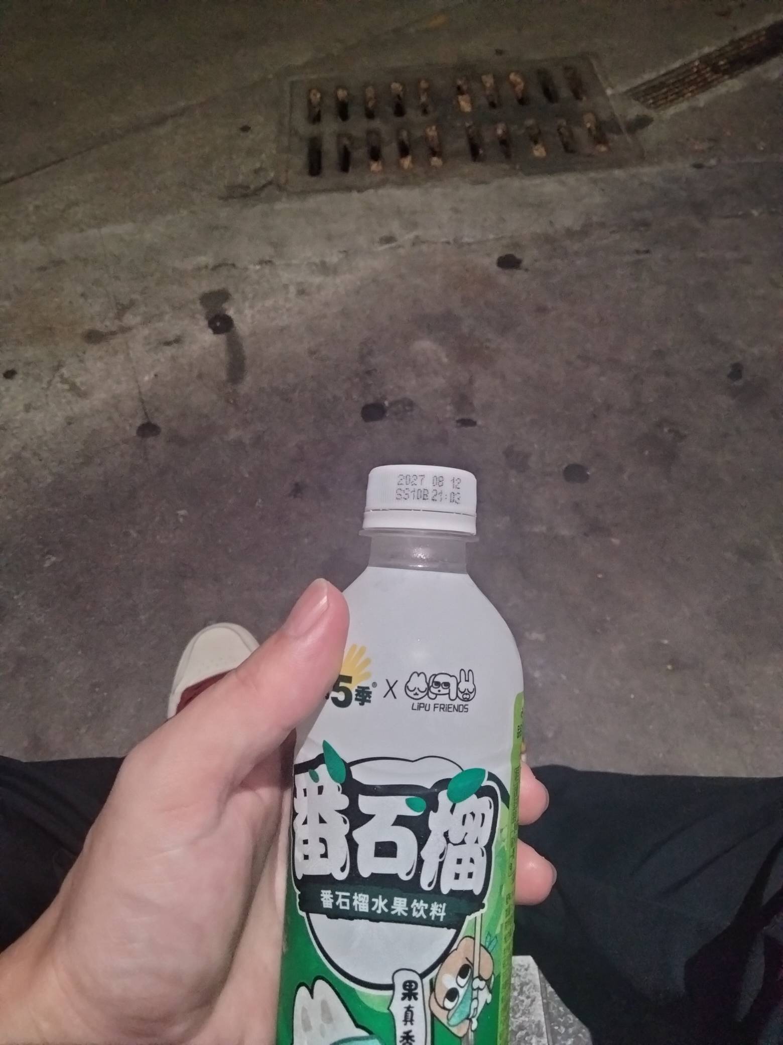 老哥你们都盖被打呼噜了吧？我还在上夜班，难熬的夜班，出来喝口水透透气





98 / 作者:君子之交淡如水 / 
