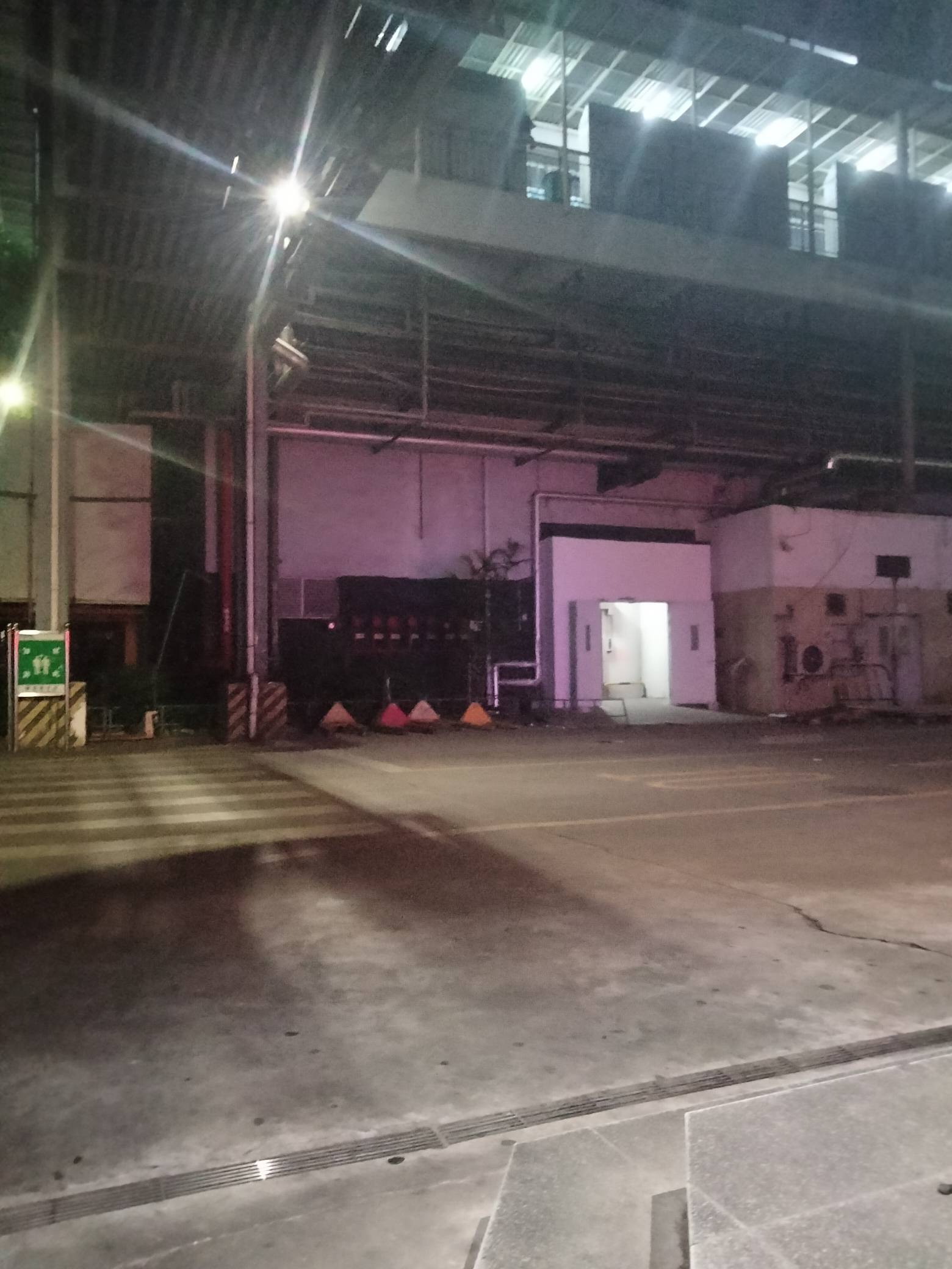 老哥你们都盖被打呼噜了吧？我还在上夜班，难熬的夜班，出来喝口水透透气





36 / 作者:君子之交淡如水 / 