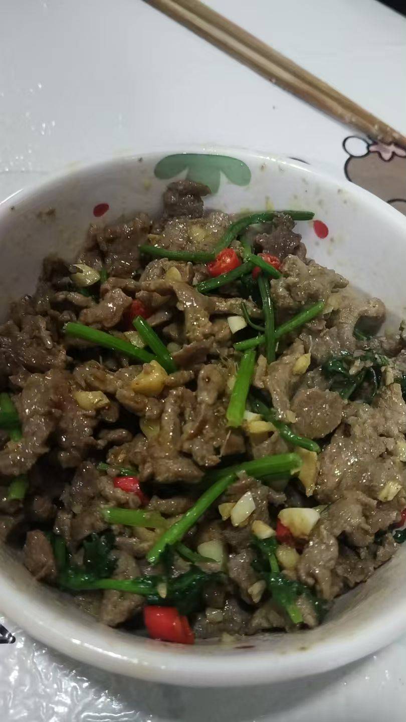 炒半斤牛里脊吃饭

43 / 作者:土豆英雄 / 