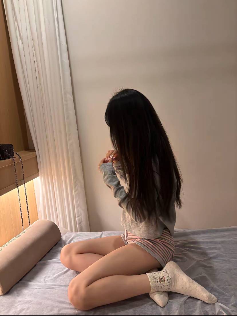 点了杯奶茶，那个奶茶袋子杯子上都是香味，应该是做奶茶小妹妹的香水，挺好闻的，手碰80 / 作者:巴斯特的歌谣 / 