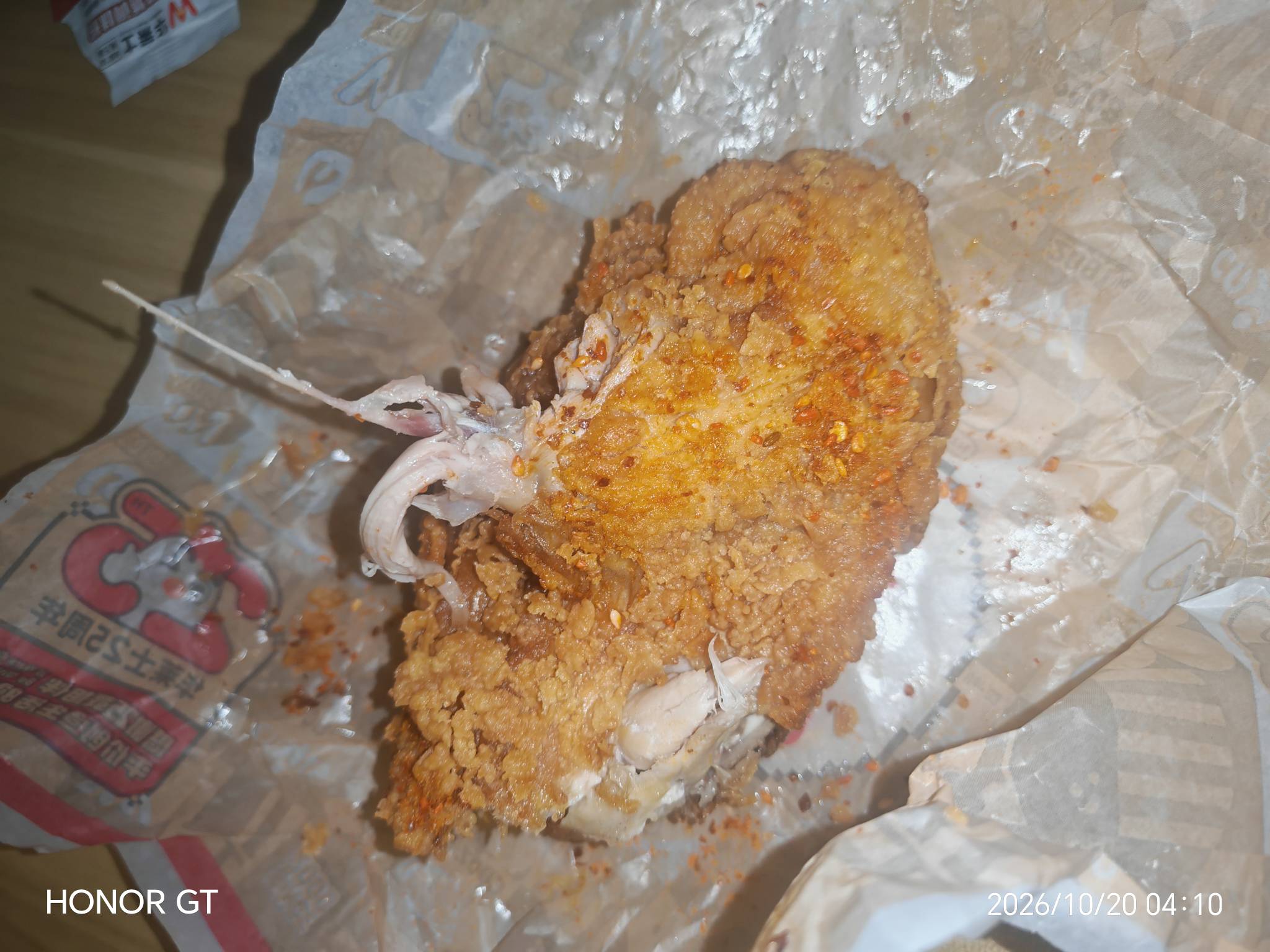 刚刚在lj桶翻到这一块炸鸡，美滋滋，饿不着了

75 / 作者:挂币仔 / 