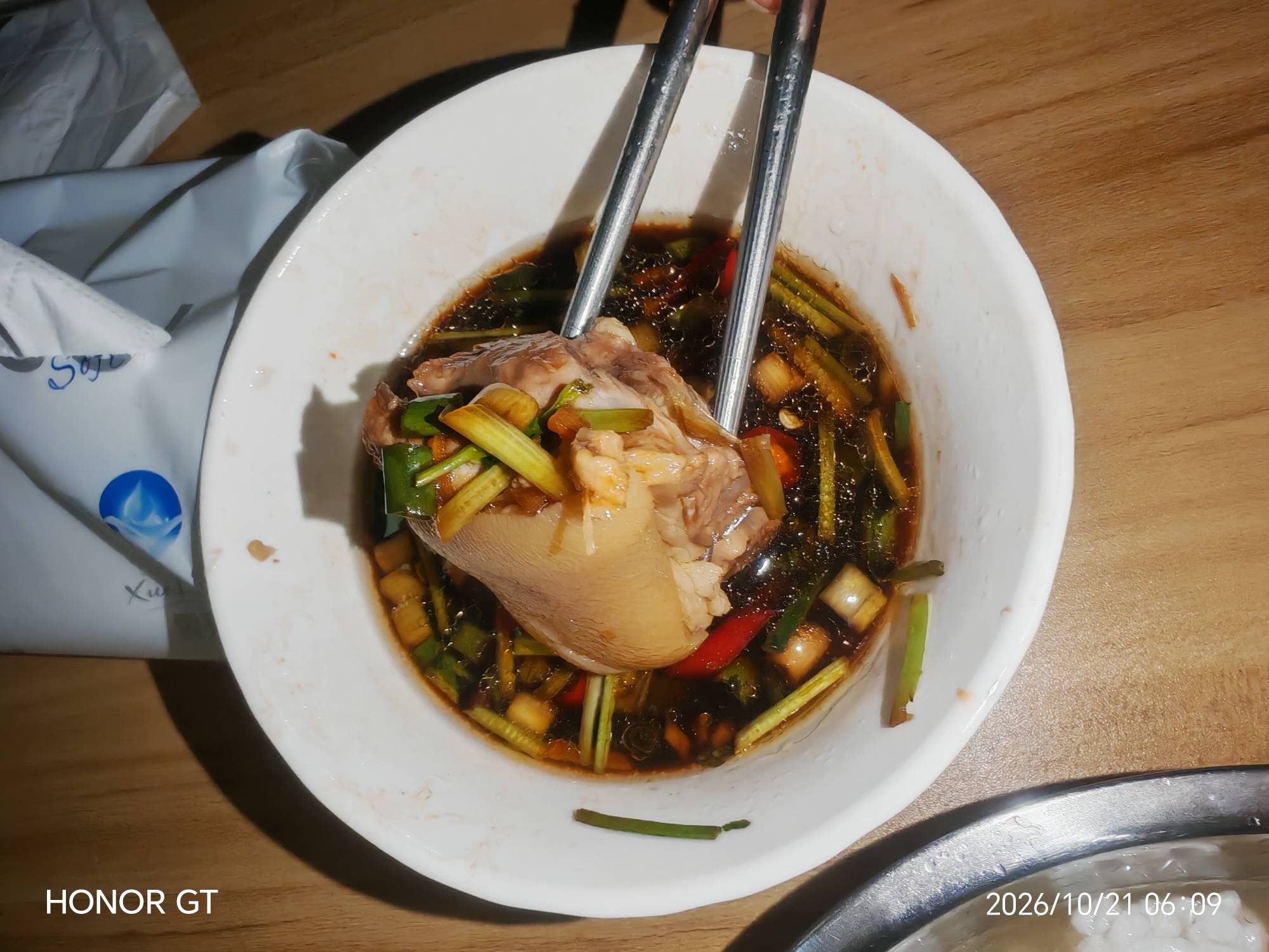 老哥们先吃

29 / 作者:挂币仔 / 