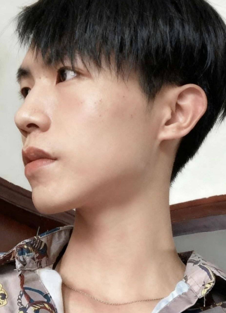 兄弟们猜一猜哪个是现在的我



85 / 作者:我会英语 / 