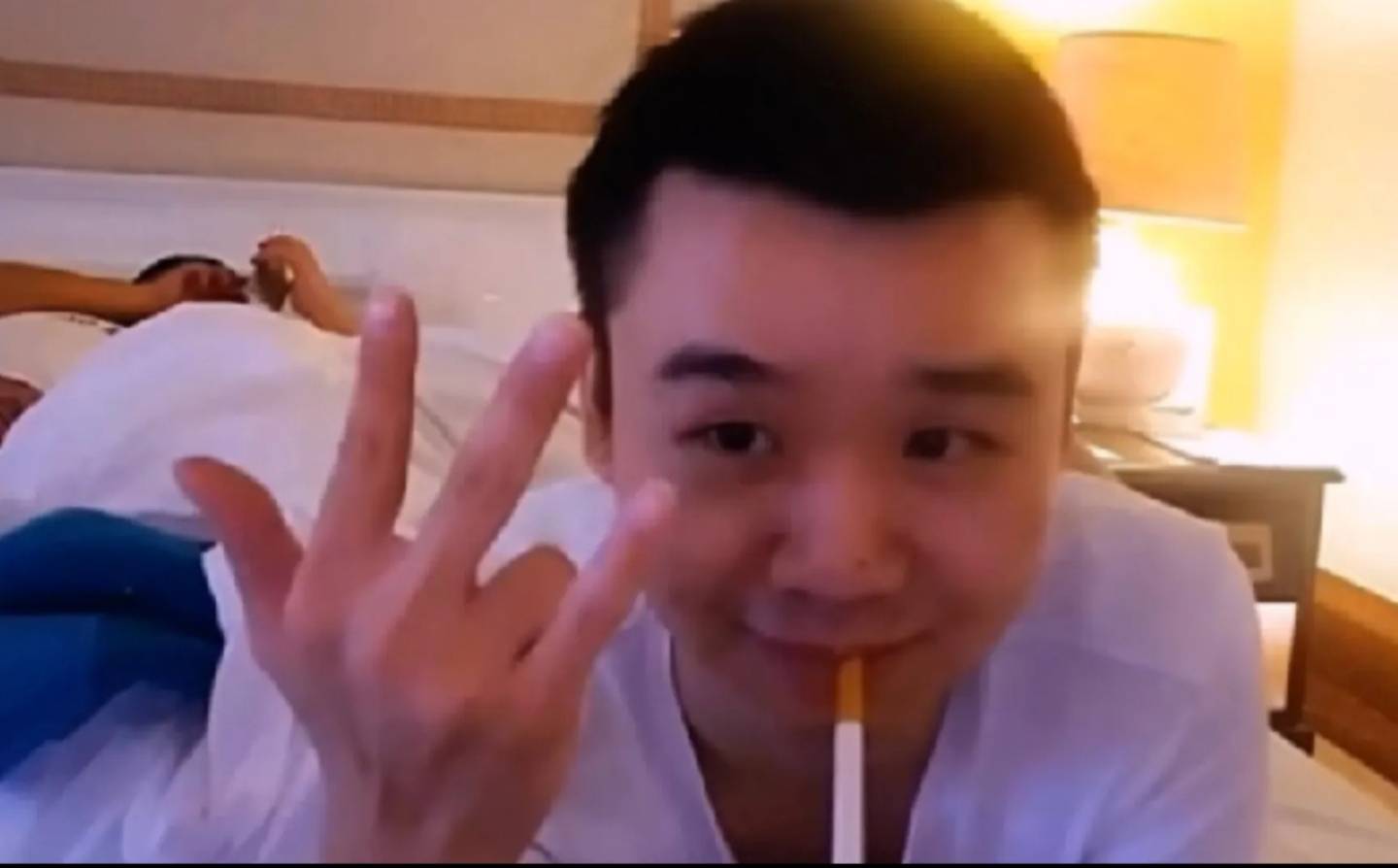 玻璃心老哥别举报我帖子行不，我随便给你骂我不拉黑人的

33 / 作者:明日栀子 / 