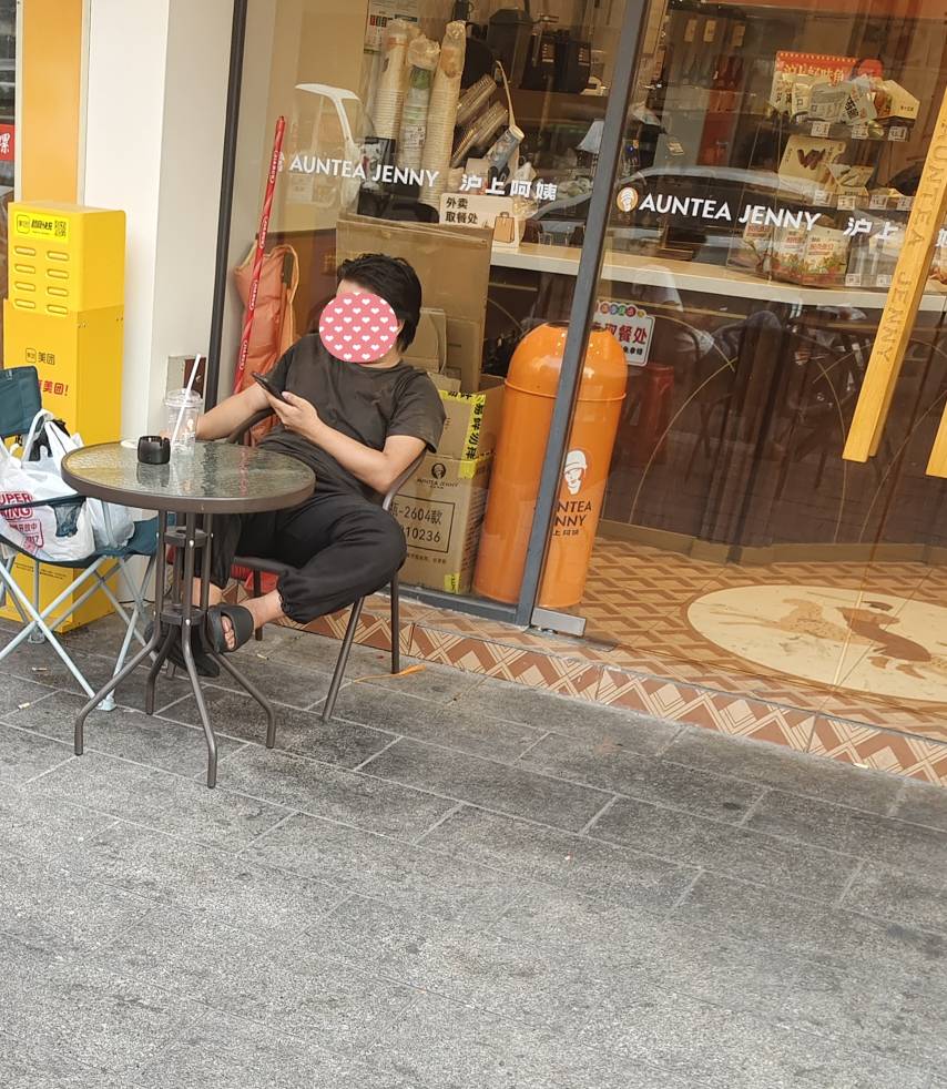 村里好像又来了一个新老哥，在这里呆了一周了

30 / 作者:元小号 / 
