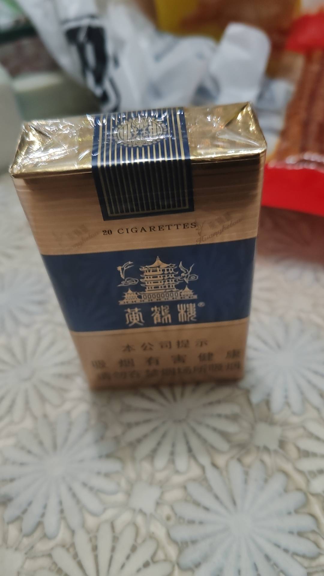 真要戒烟了，每天一包烟7块，一个月200，一年就消费一辆电瓶车
43 / 作者:活着为了鲁毛 / 