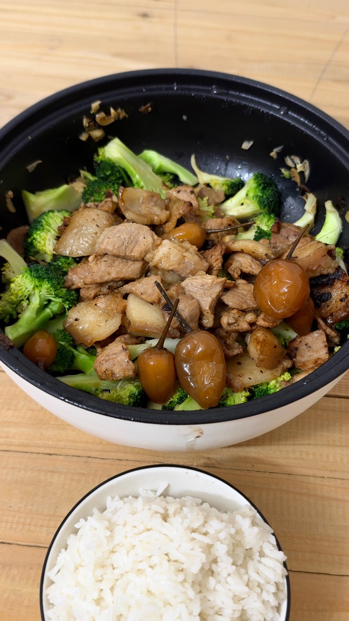 今天买的6块钱，怎么感觉肉多给我了

70 / 作者:不知明的靓仔 / 