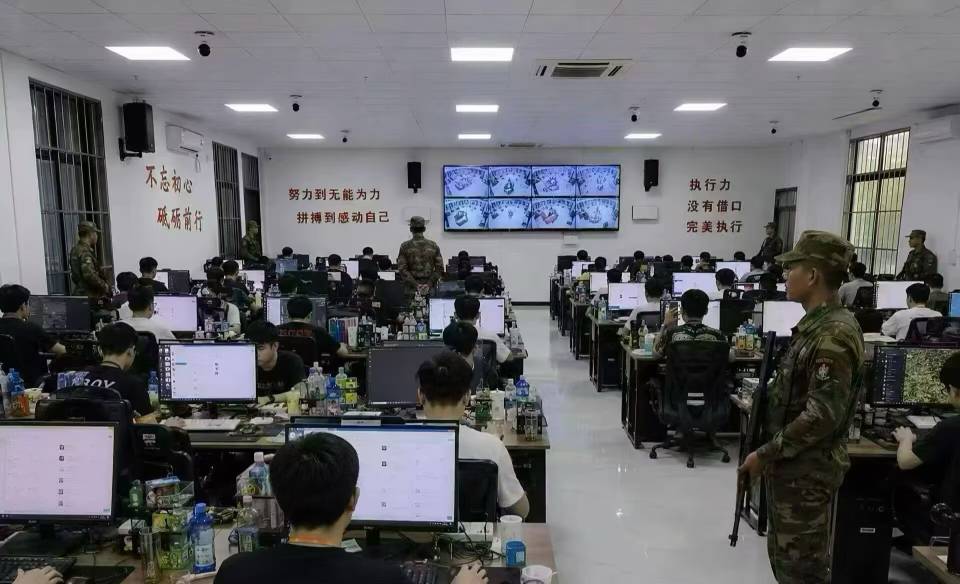 每次差几块钱吃饭或者买烟 怎么也挣不到 那种无力感谁能懂

9 / 作者:撸毛圣体 / 