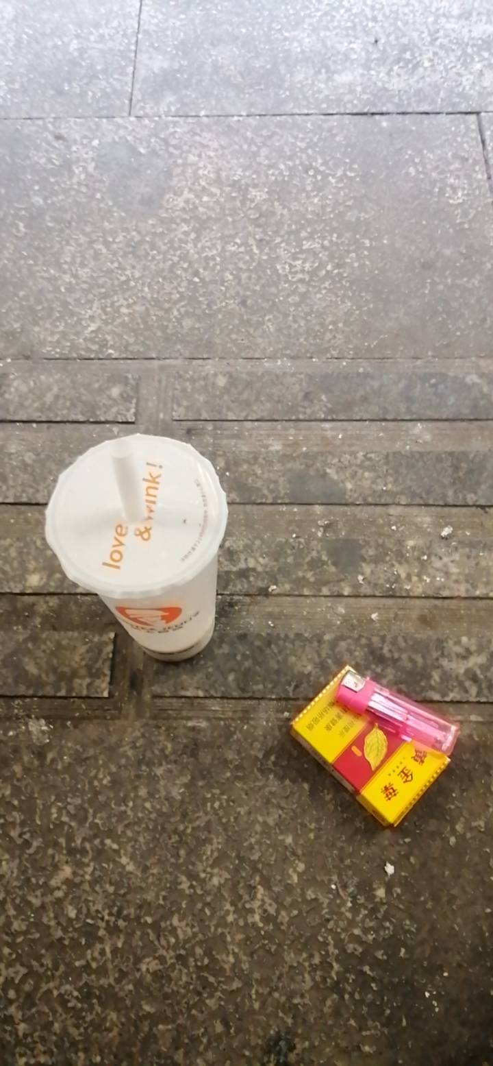 好痛恨，这卡农的假老哥


45 / 作者:挂壁仔@ / 