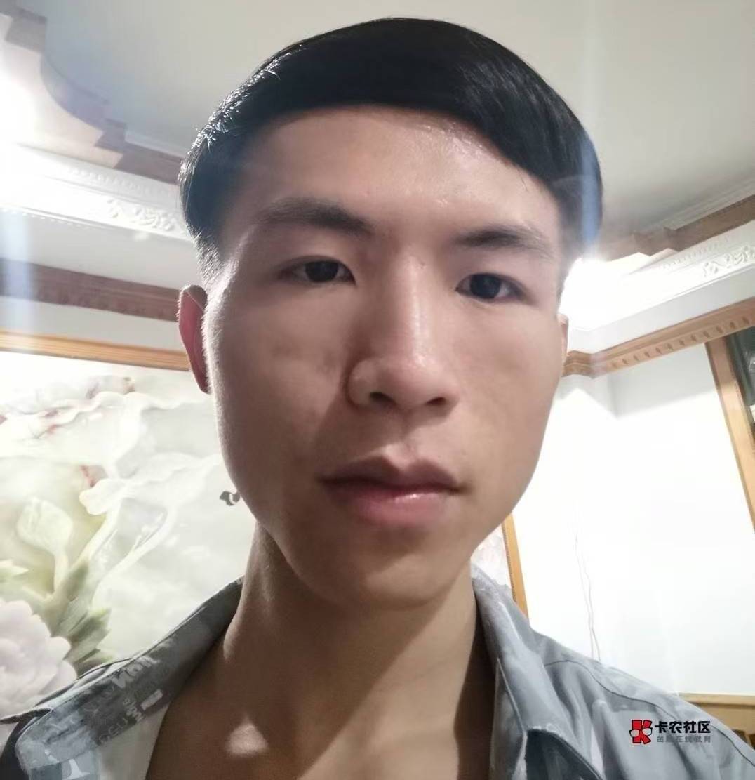 感觉卡农老哥们长得都很像，都有一种气质



14 / 作者:假老哥真挂壁 / 