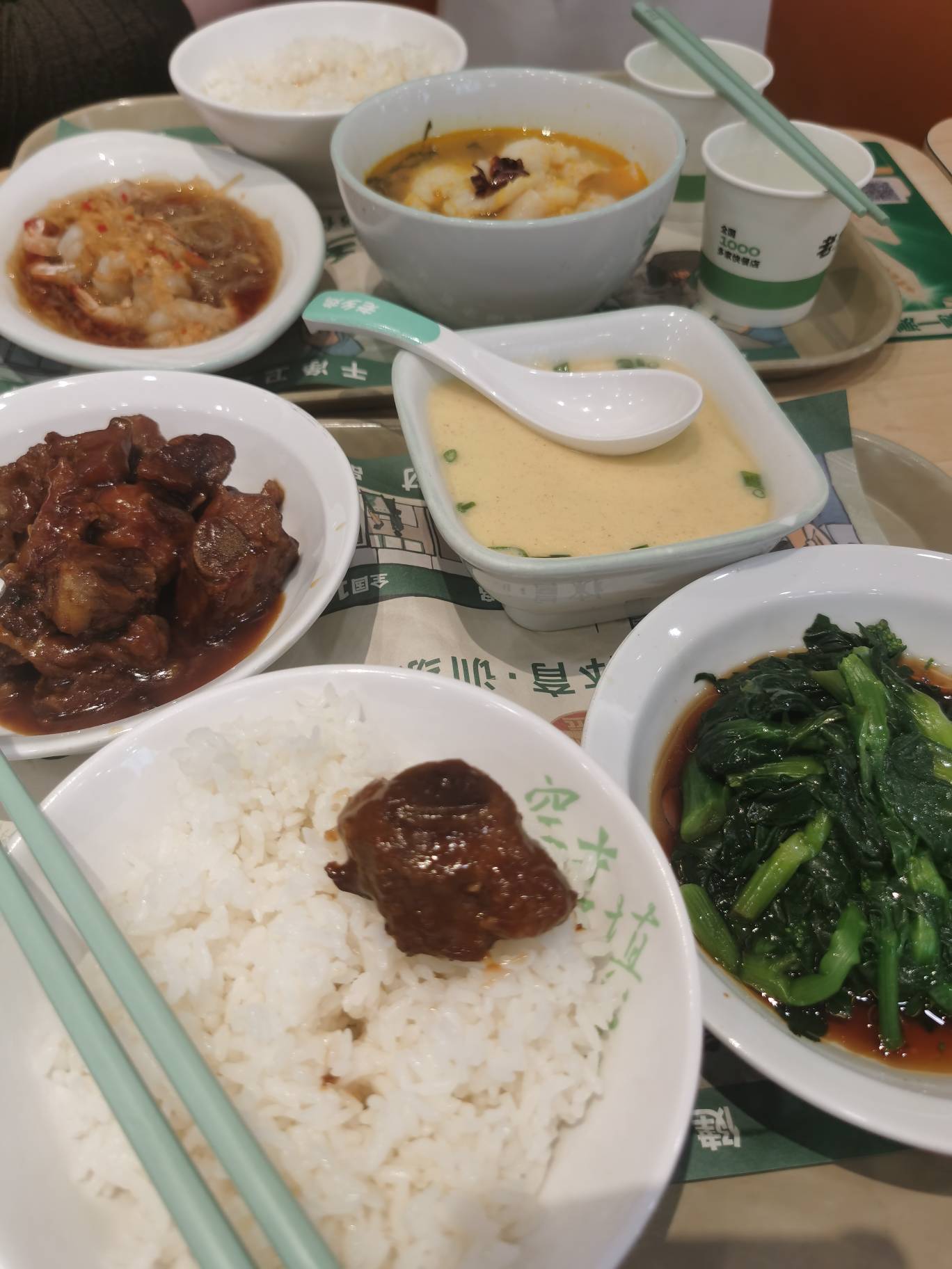 江苏的老哥速度去老乡鸡吃饭了，免费


26 / 作者:西风雷波 / 