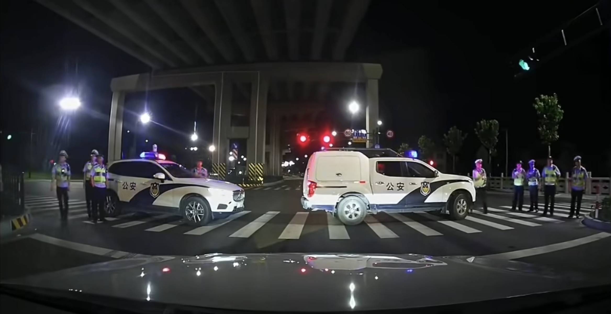 大事不好了 老哥们因为太穷被逮捕了

59 / 作者:挂币仔 / 