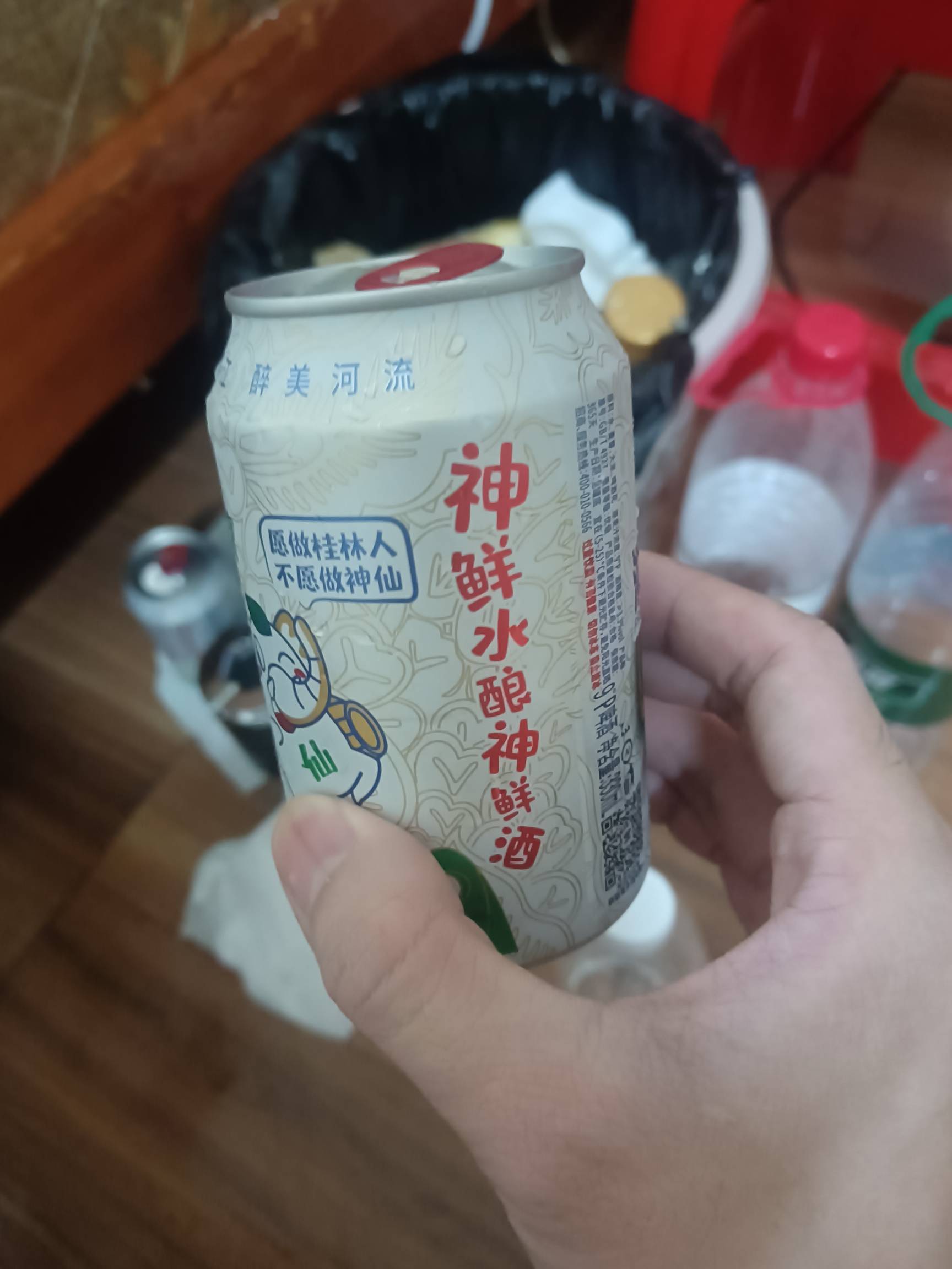 喝酒好舒服啊，喝下去喉咙暖暖的，怪不得那么多人喜欢喝酒

49 / 作者:三和大神挂壁面 / 