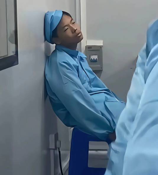 老哥们，我老豆找了很久的关系，求了七大姑八大姨，终于托人给我安排进了电子厂打螺丝56 / 作者:假老哥真挂壁 / 