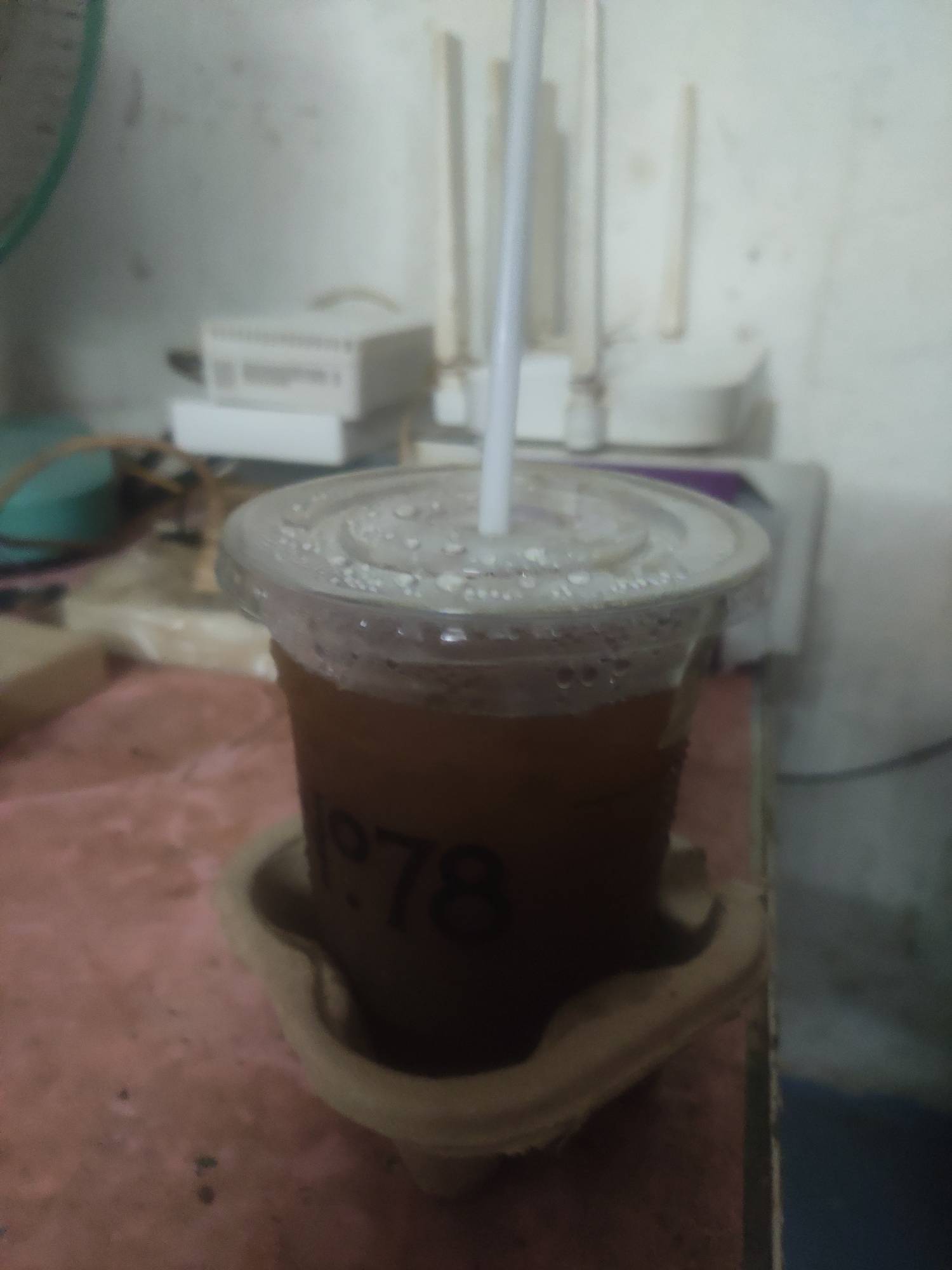 b玩意难喝得要死，还特么34块，内含香精（芒果，菠萝，柠檬，咖啡）。喝一口吐了

92 / 作者:酒伴残烟 / 